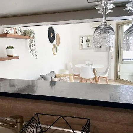 Lägenhet Le Spacieux Avec Loggia Saint-Raphaël