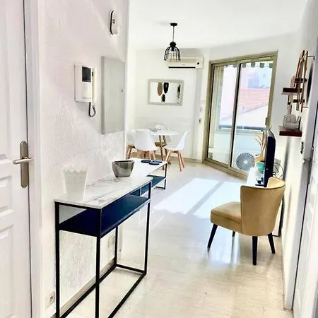 Lägenhet Le Spacieux Avec Loggia *