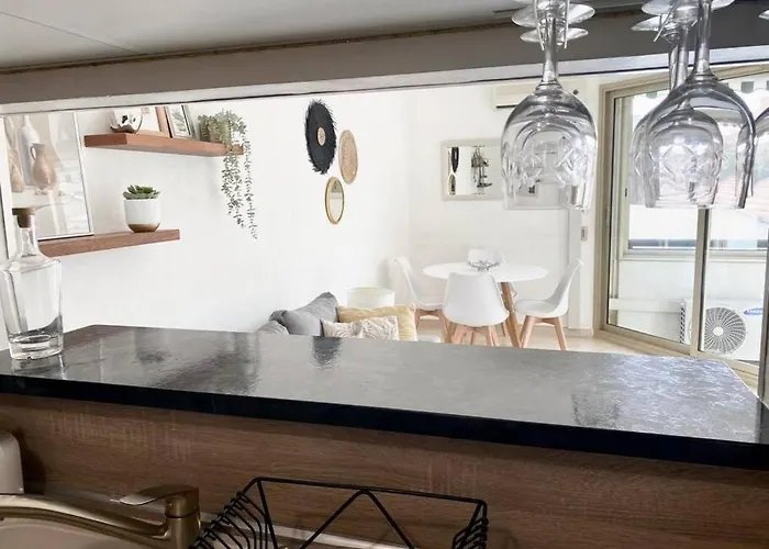 Lägenhet Le Spacieux Avec Loggia Saint-Raphaël