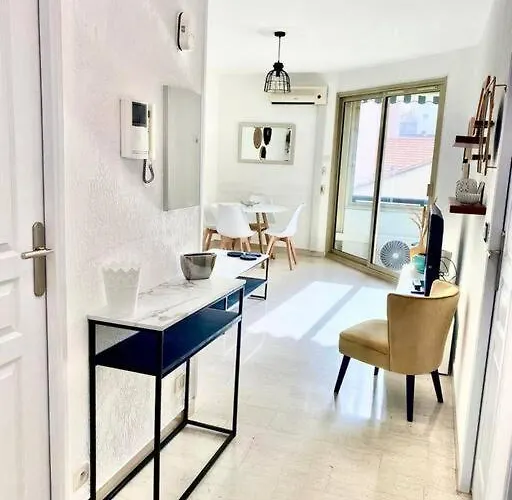 Lägenhet Le Spacieux Avec Loggia *